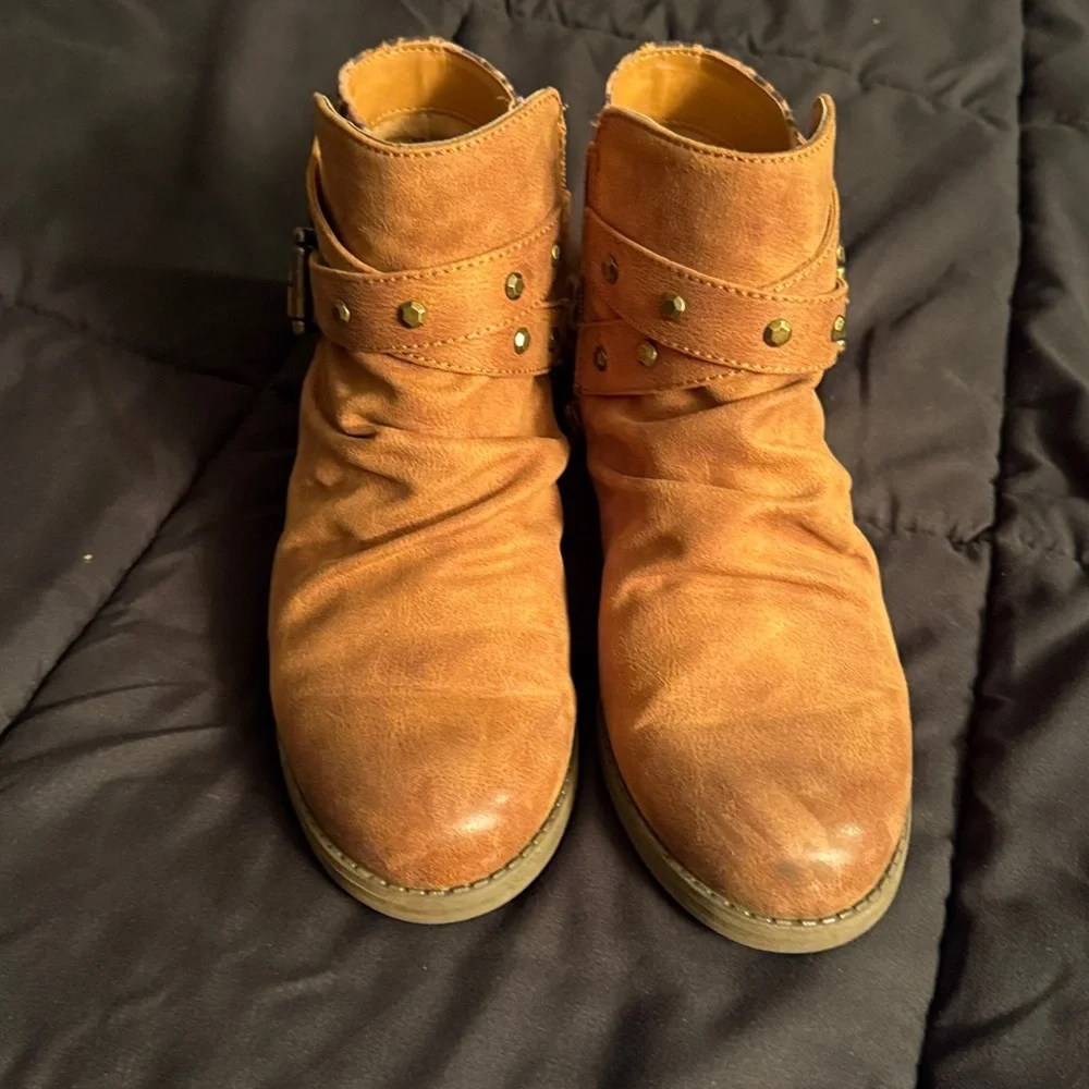 Stylish Tan and Leopard ladies 8.5 boots - Picture 3 of 5